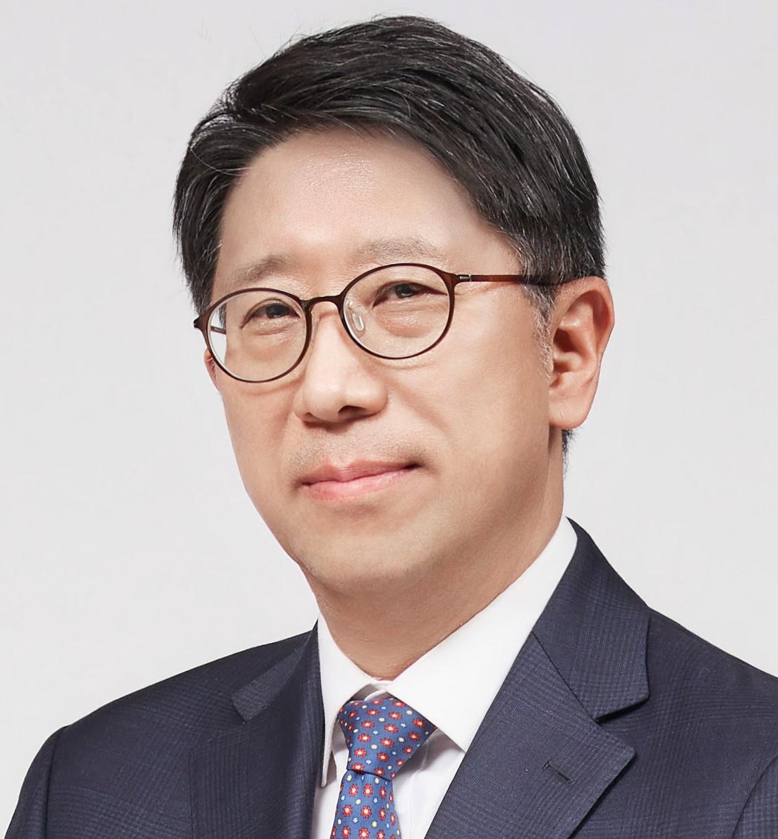 Dr. Dongman Lee